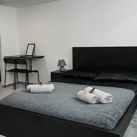 Downtown Minimal Apartment Budapest