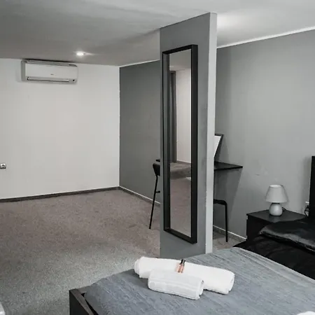Downtown Minimal Apartment Budapest